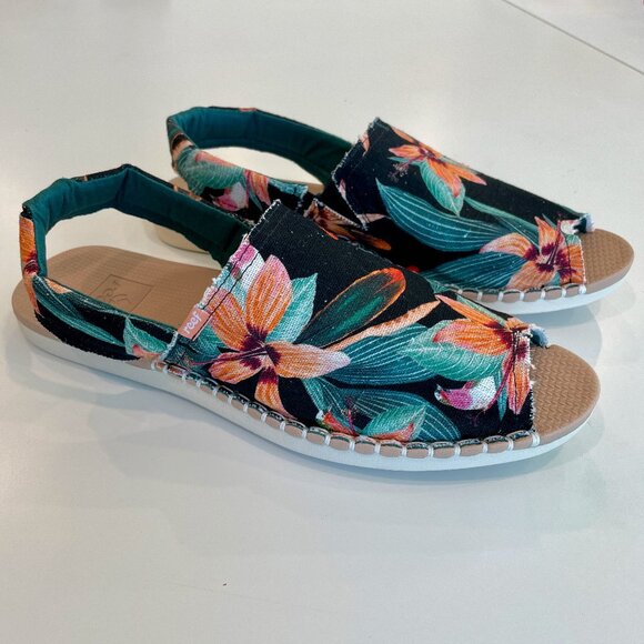 Reef Escape Slingback Sandals - NWOT - Womens 8 - Black Hibiscus print - Picture 2 of 5
